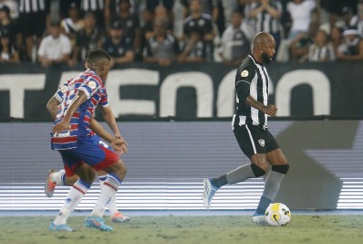 Chay destaca virada do Botafogo no Brasileirão e rasga elogios a torcida: 'Incentivou o tempo todo'