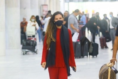 Nova apresentadora do 'Ilha Record', Mariana Rios desembarca em aeroporto do Rio