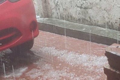 Vídeo: bairros do Rio registram chuva de granizo nesta segunda-feira