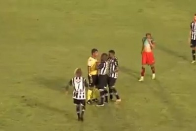 Jogador de clube da Série D diz ter sido xingado por árbitro: 'Jogue sua bolinha aí, filha da p...'
