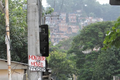 Guerra entre traficantes entra no sétimo dia no Morro dos Macacos