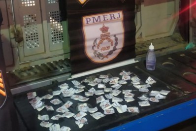 Homem e mulher são presos em Arraial do Cabo no final de semana