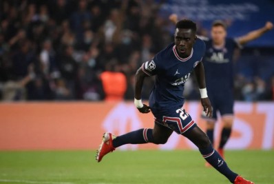 Meia teria ficado fora de partida do PSG por se recusar a vestir camisa contra homofobia