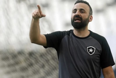 Auxiliar vê identidade sendo construída no Botafogo: 'Não queremos nunca uma equipe reativa'