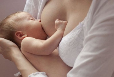 Tudo o que você precisa saber sobre silicone nos seios e amamentação 