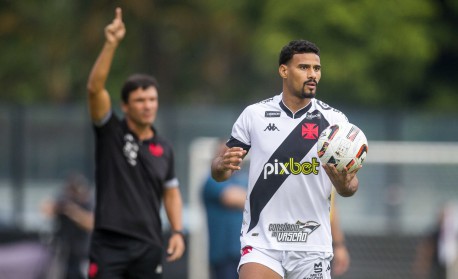 Chuva encharca gramado em Itapira e adia etapa final de Vasco 1 x