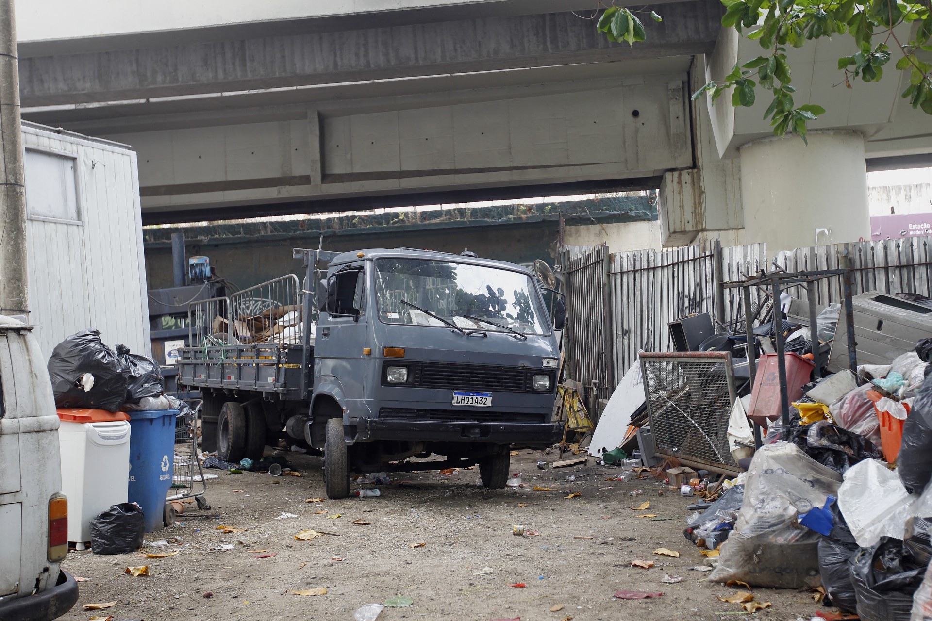 Arma do policial civil n&atilde;o foi localizada. Militares pretendiam vender pistola - Reginaldo Pimenta / Agencia O Dia