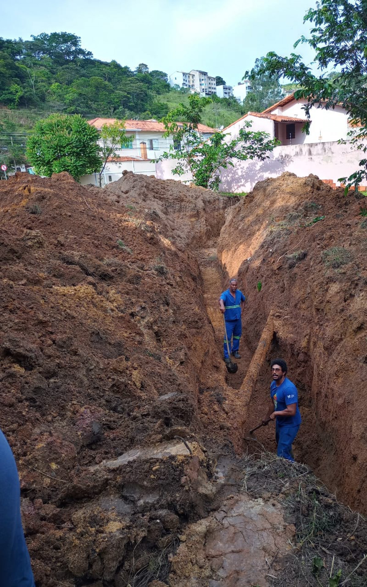 Concluída obra que trocou uma rede de coleta de esgoto na entrada do bairro Vale da Colina em VR - Divulgação