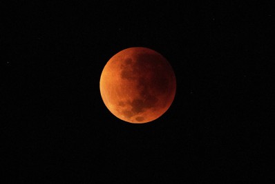 Lua de sangue: eclipse lunar total ocorre neste domingo