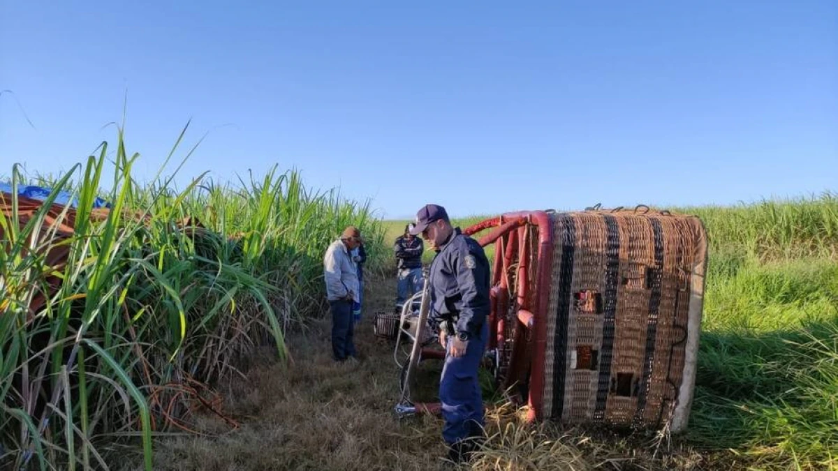 Grupo é socorrido após queda de balão em São Paulo