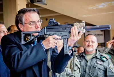 Em convenção, Bolsonaro diz que arma de fogo pode garantir liberdade no futuro