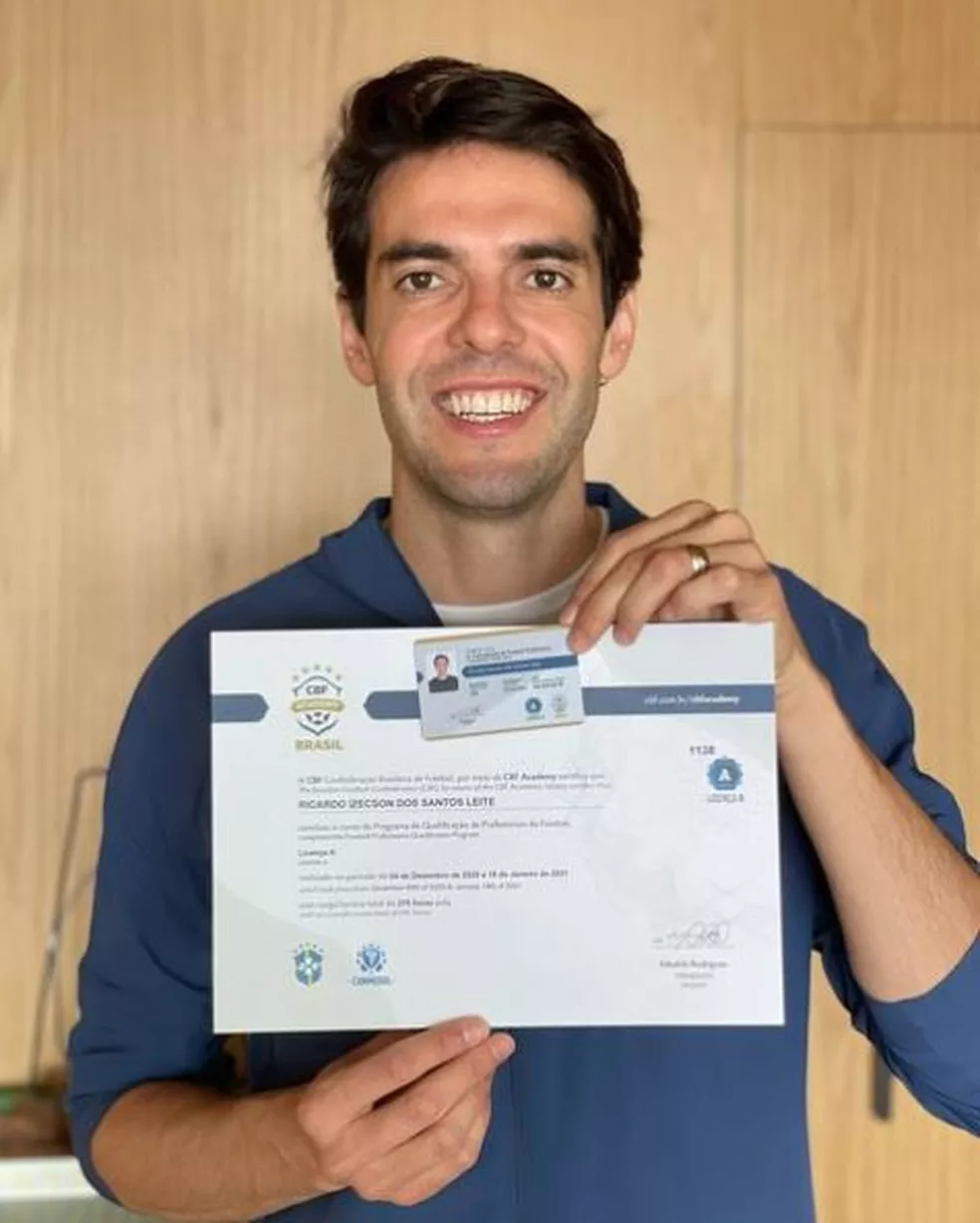 Pentacampeão Kaká finaliza curso para ser treinador: 'Só falta o time'