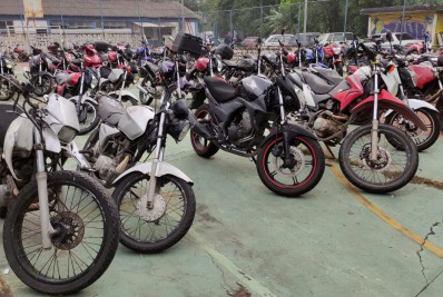 Moto clonada, com descarga aberta e registro de roubo/furto é apreendida em Volta Redonda