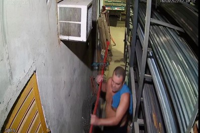Homem arromba e furta loja em Itaipuaçu