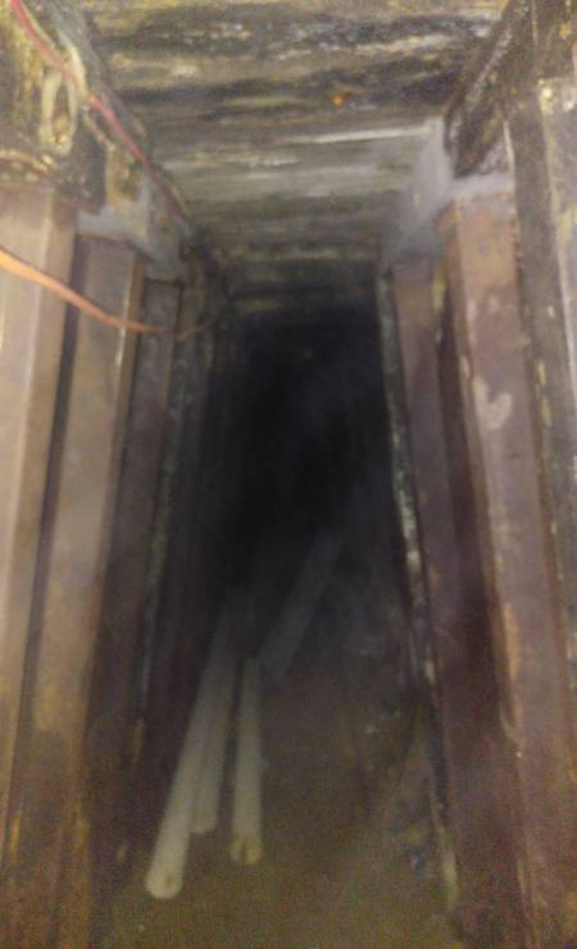 Passagem subterrânea de 300 metros servia para transporte de drogas, armas e dinheiro - Reprodução