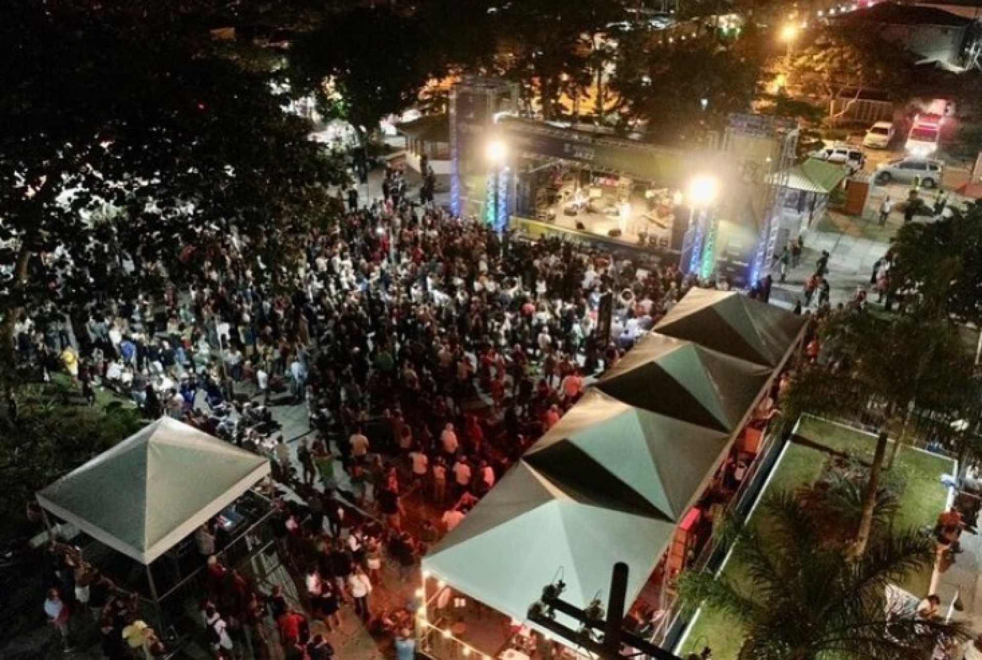 Vista do alto da Praça Santos Dumont durante a primeira noite do Búzios Jazz Festival - Divulgação 