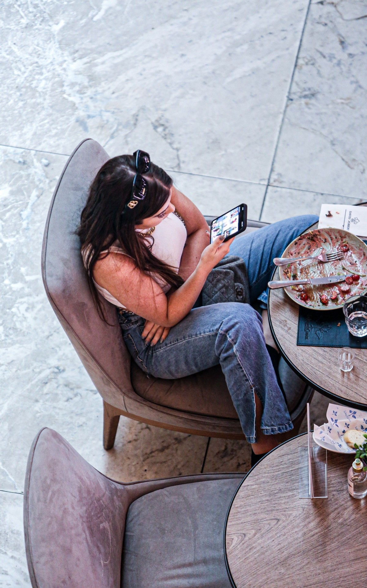 Jade Picon ficou apenas de meia para almo&ccedil;ar em shopping na Zona Oeste do Rio