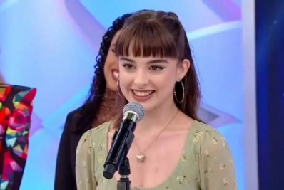 Atriz de 'Poliana Moça' conta a Silvio Santos que namora outra mulher