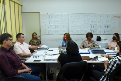 Governo municipal e sindicalistas buscam entendimento pelos profissionais de Educação