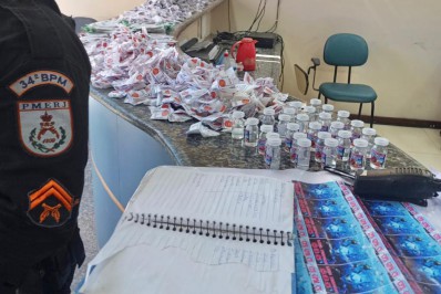 Polícia apreende quase 2,5 mil pinos de cocaína em Guapimirim
