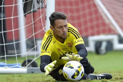 Atitude similar a de jogo da Libertadores teria 'azedado clima' entre Diego Alves e Paulo Grilo