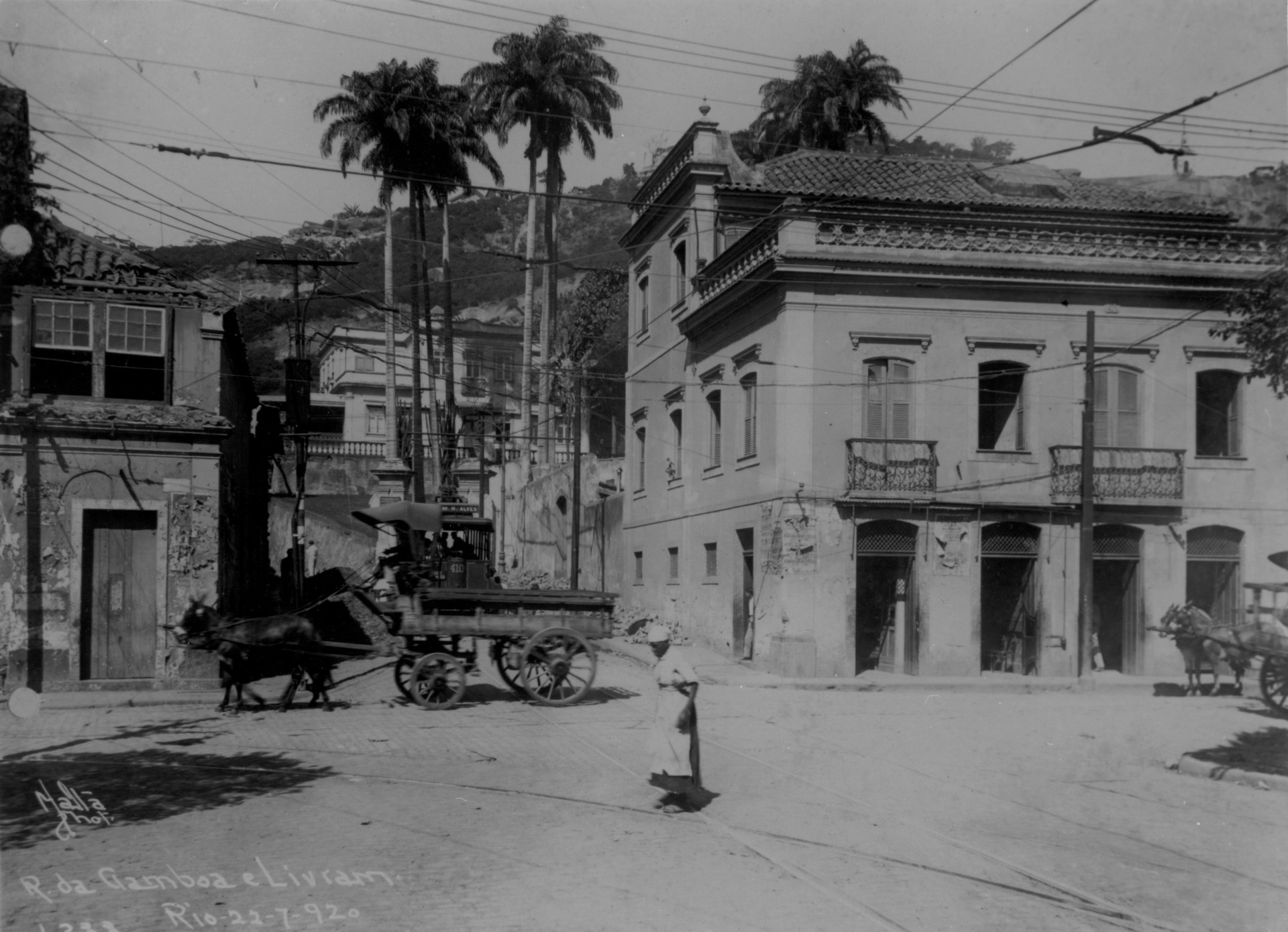 Fotografia de Augusto Malta presente no Acervo do Arquivo Geral da Cidade do Rio de Janeiro - Augusto Malta, Rua da Gamboa e Rua do Livramento, 1920
