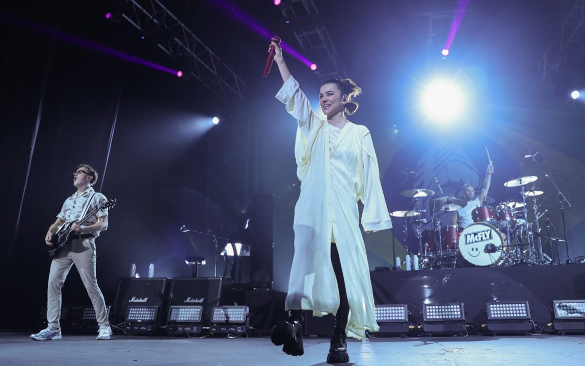 Manu Gavassi faz participa&ccedil;&atilde;o no show da banda McFly em S&atilde;o Paulo, na noite desta quarta-feira