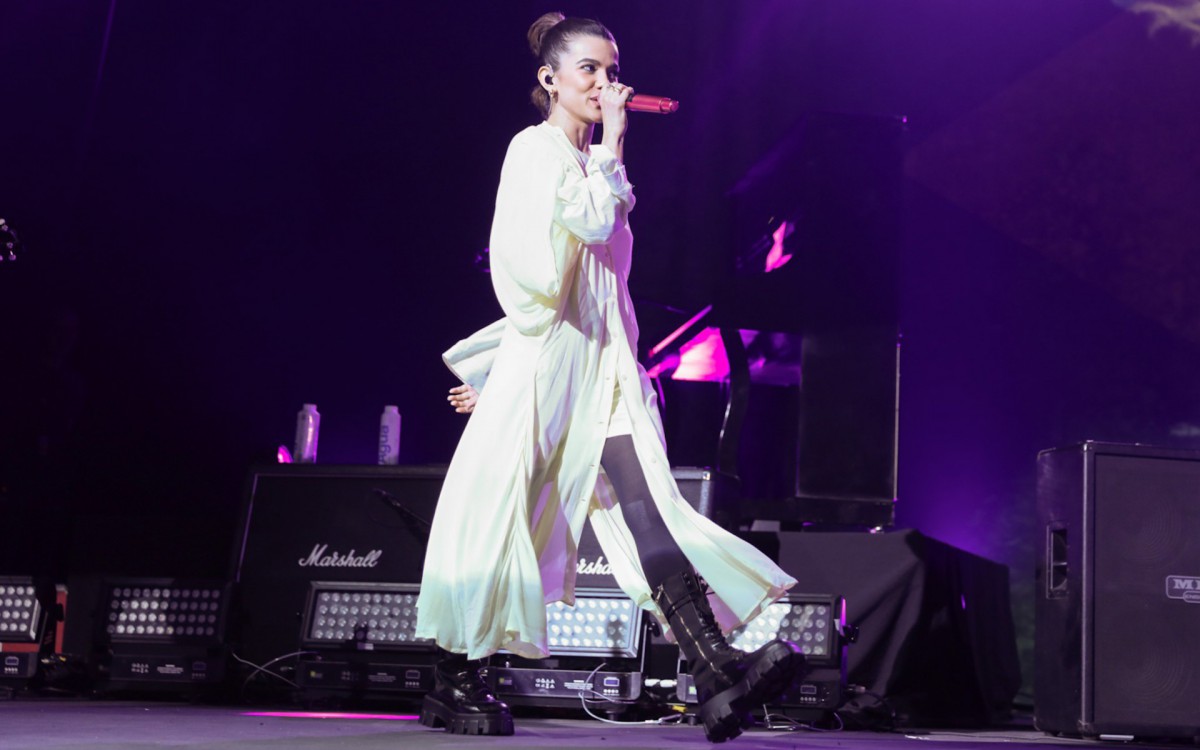 Manu Gavassi faz participa&ccedil;&atilde;o no show da banda McFly em S&atilde;o Paulo, na noite desta quarta-feira