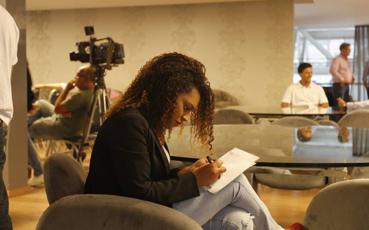 Com um trabalho &aacute;rduo que vai para al&eacute;m de estampar rostos e contar hist&oacute;rias em revistas, jornais, sites ou at&eacute; mesmo pela TV, ao longo dos anos La&iacute;s conseguiu se consolidar no mercado