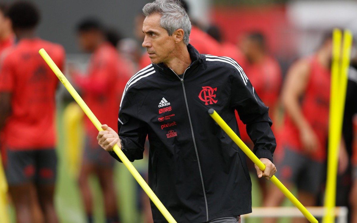 O t&eacute;cnico Paulo Sousa no treino do Flamengo