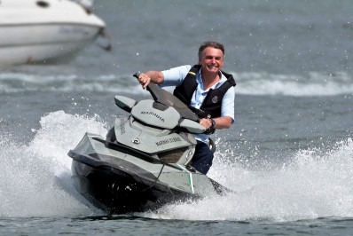 TCU aponta faturas de R$ 21 milhões no cartão corporativo de Bolsonaro