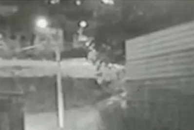 Mulher é espancada, jogada para fora de carro e atropelada duas vezes