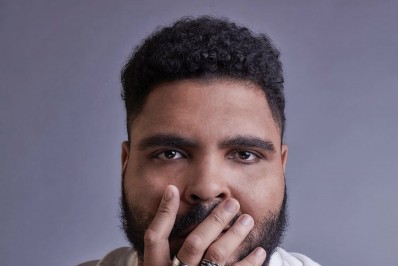 Paulo Vieira mostra 'marmita' de doces que levou para casa após o casamento de Lula