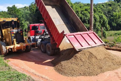Prefeitura de Magé começa a preparar Rua da Vila Recreio para receber asfalto