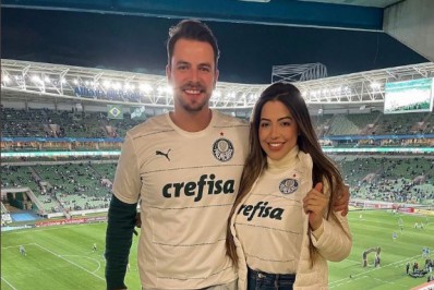 Laís acompanha Gustavo em jogo de futebol: 'O que não faço pelo boy?'