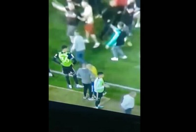 Vídeo: Torcedor é preso após dar cabeçada em atleta na Inglaterra