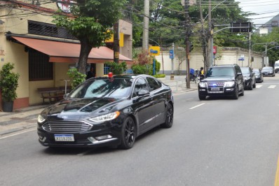 Comitiva presidencial nas imediações do Jardim Botânico, Zona Sul do Rio - Sandro Vox / Agência O Dia