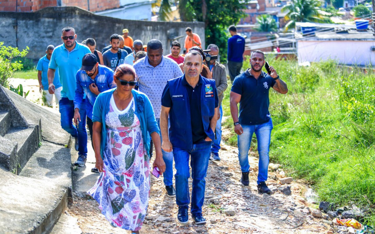 O prefeito Waguinho caminhou pelo bairro e ouviu os moradores, que est&atilde;o satisfeitos com a urbaniza&ccedil;&atilde;o