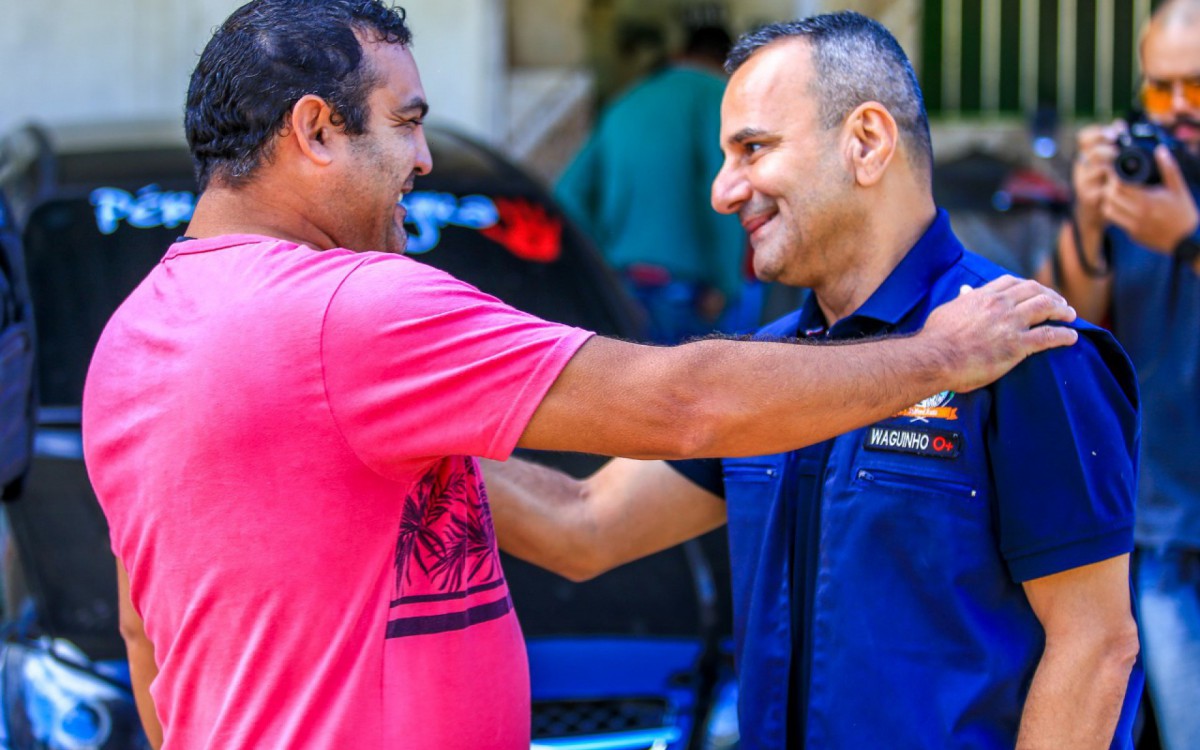 O prefeito passou o dia inteiro no bairro Bom Pastor e conversou com moradores