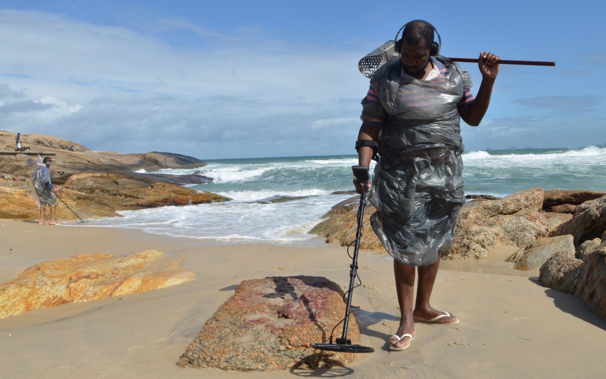 Ressaca na praia do Arpoador 