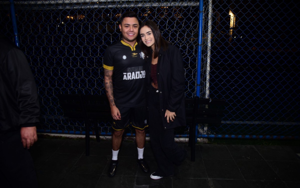 Felipe Ara&uacute;jo e Lara Prado