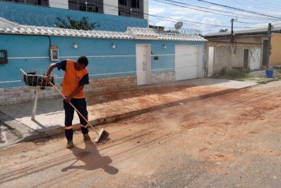 Prefeitura de Mesquita realiza serviços de limpeza e manutenção em ruas da cidade