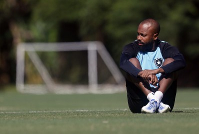 Chay fica fora do último treino antes de América-MG x Botafogo