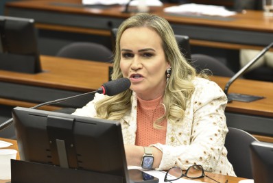 Projeto que aprimora o Estatuto do Idoso avança na Câmara dos Deputados