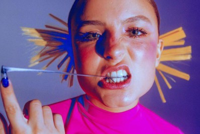 A Milhão! Larissa Manoela evidencia transição para fase adulta com lançamento de novo álbum