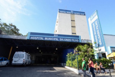 Carro capota e deixa quatro feridos na Dom Helder Câmara