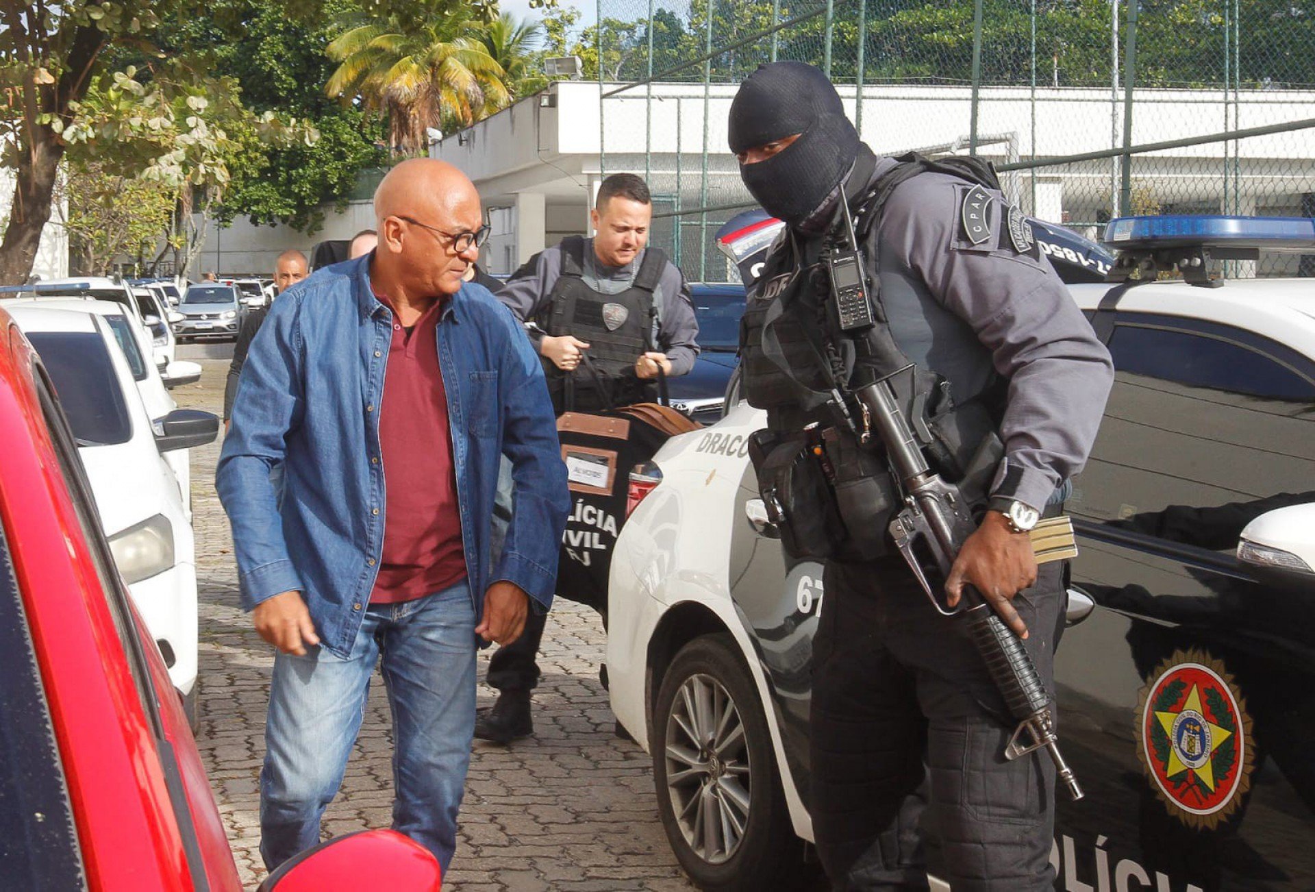 Preso em operação chega à Cidade da Polícia - Reginaldo Pimenta/ Agência O Dia