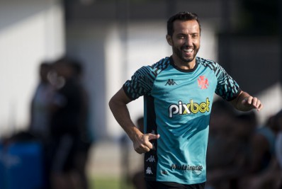 Nenê e Yuri retornam ao time titular do Vasco contra o Brusque