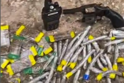 PM apreende arma e drogas e três traficantes são presos em Nilópolis