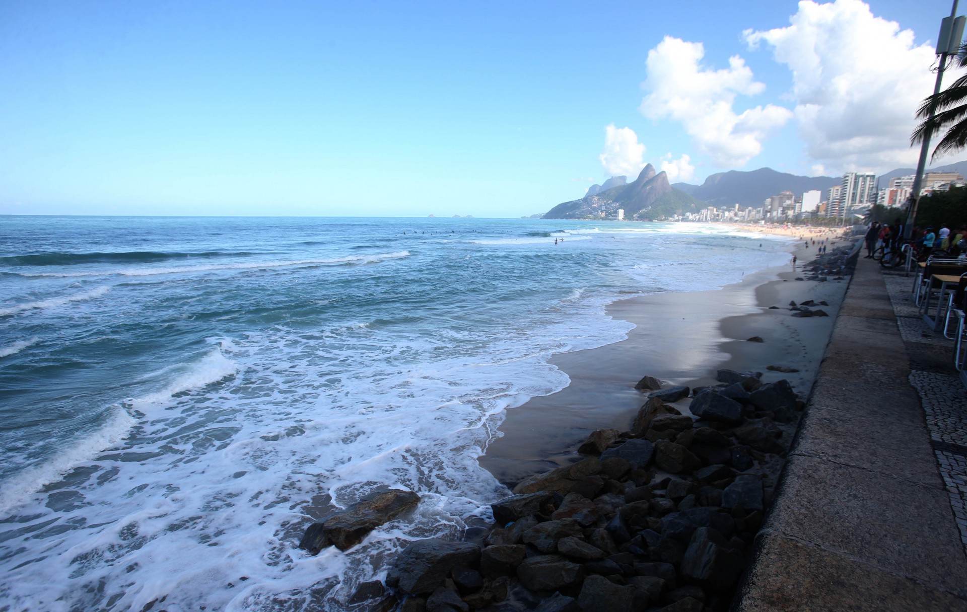 Mar do Arpoador tem ressaca nesta manh&atilde; (21) - Cleber Mendes/Ag&ecirc;ncia O Dia